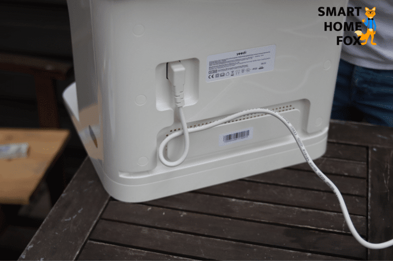 Das Kabelmanagement System der Yeedi Mop Station in der Nahaufnahme